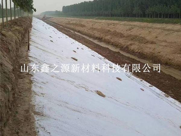 丙綸土工布鋪設：規避天氣影響，筑牢施工質量防線